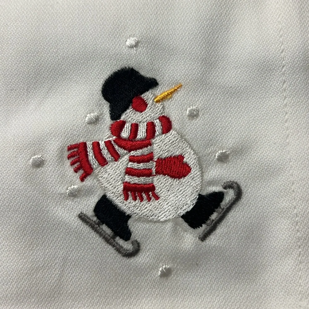 NEW set of 8 Crate & Barrel 100% cotton Embroidered Snowman 10” cocktail napkins